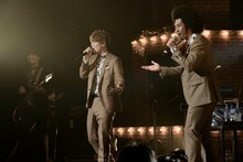 左からめいちゃん、真行寺貴秋（Vo / BRADIO）。（撮影：小松陽祐［ODD JOB］）