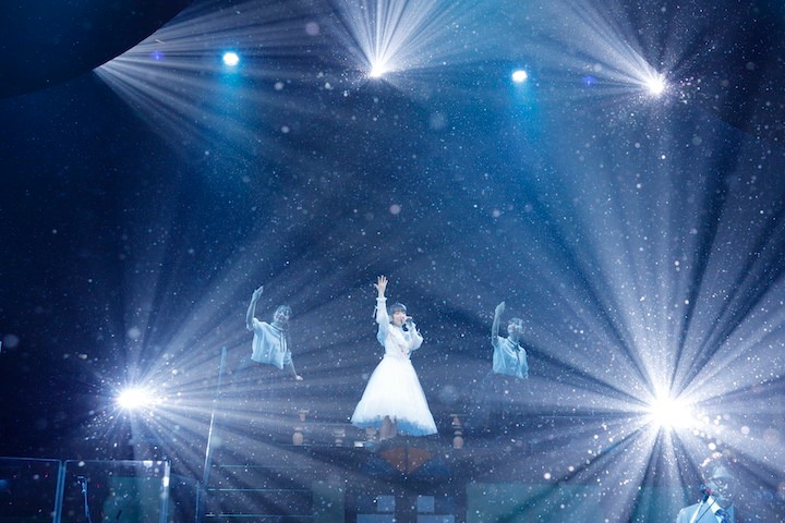 「堀江由衣LIVE TOUR 2019 文学少女倶楽部」大阪・オリックス劇場公演の様子。（撮影：草刈雅之）