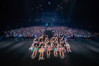 虹のコンキスタドール「RAINBOW JAM2019 –WINTER-」で撮影された記念写真。（写真提供：キングレコード）