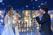 左から木下晴香、中村倫也。