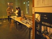 「タイムトラベル専門書店utoutoプレゼンツ『降りつもるじかん』」の様子。