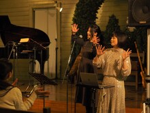 左から絵本作家・なかいかおり、藤岡みなみ。