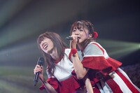 左から真山りか、星名美怜。