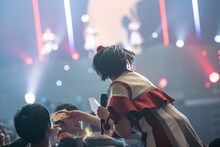 自分の生写真をゲットした小林歌穂。