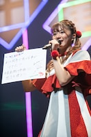 2019年の重大ニュースを発表する星名美怜。