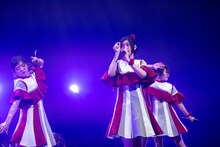 「私立恵比寿中学 カウントダウン学芸会『ねずみ年の幕開けはエビチュー』」の様子。