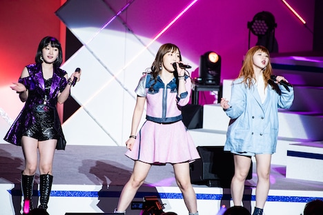 左から宮本佳林(Juice=Juice)、譜久村聖(モーニング娘。'20)、竹内朱莉(アンジュルム)。