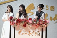 左から百田夏菜子、佐々木彩夏、森尾由美。