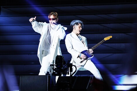 左からEXILE SHOKICHI、MIYAVI。（写真提供：LDH JAPAN）