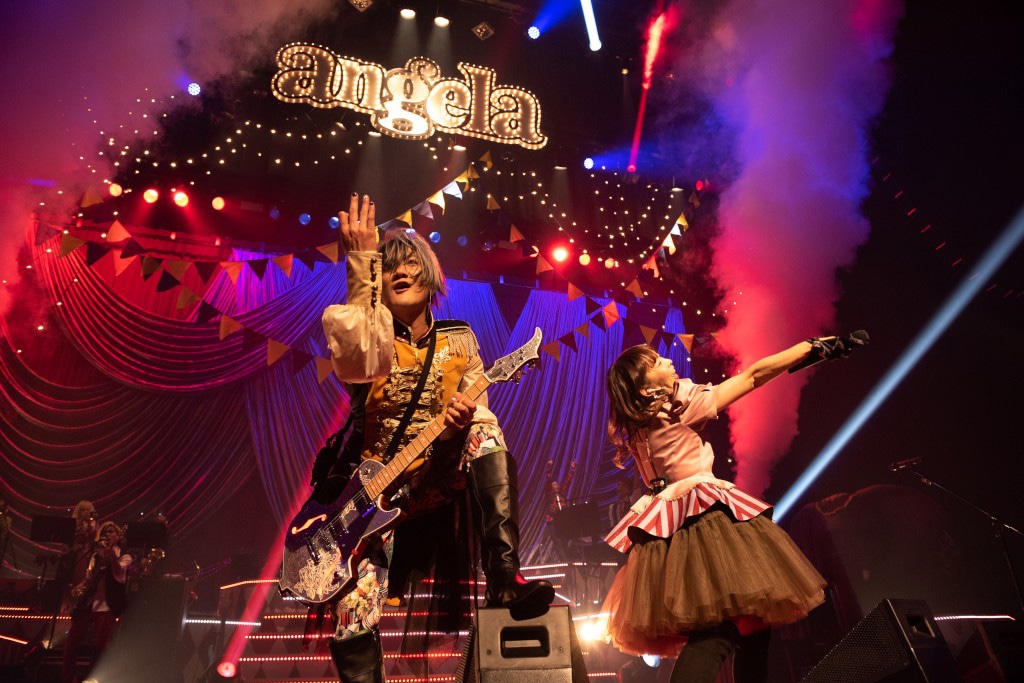 angela「angelaのミュージック・ワンダー★大サーカス」の様子。（Photo by Takahiro Kugino）