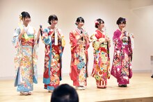 =LOVEと≠MEによる合同成人式イベントの様子。