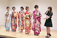 =LOVEと≠MEによる合同成人式イベントの様子。