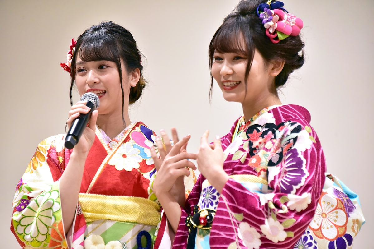 左から佐々木舞香、大場花菜。 [画像ギャラリー 15/30] - 音楽ナタリー