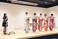 =LOVEと≠MEによる合同成人式イベントの様子。