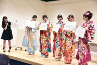 =LOVEと≠MEによる合同成人式イベントの様子。