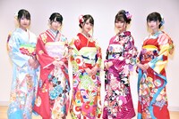 左から蟹沢萌子、谷崎早耶、佐々木舞香、大場花菜、菅波美玲。