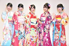左から蟹沢萌子、谷崎早耶、佐々木舞香、大場花菜、菅波美玲。