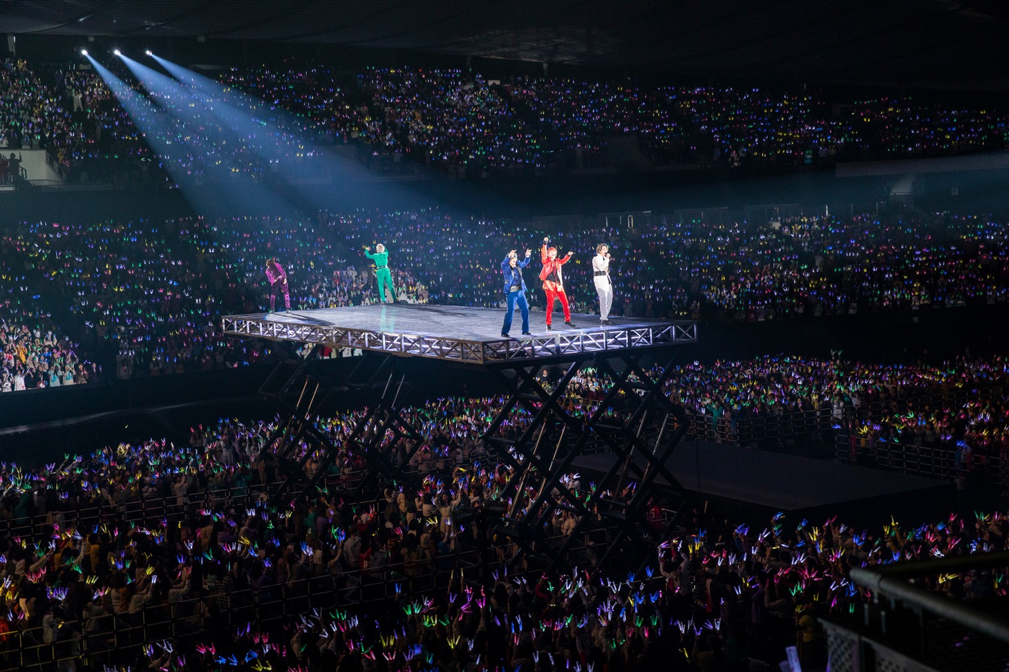 「BULLET TRAIN ARENA TOUR 2019-2020 Revolucion viva ～Shine Bright New Year～」の様子。