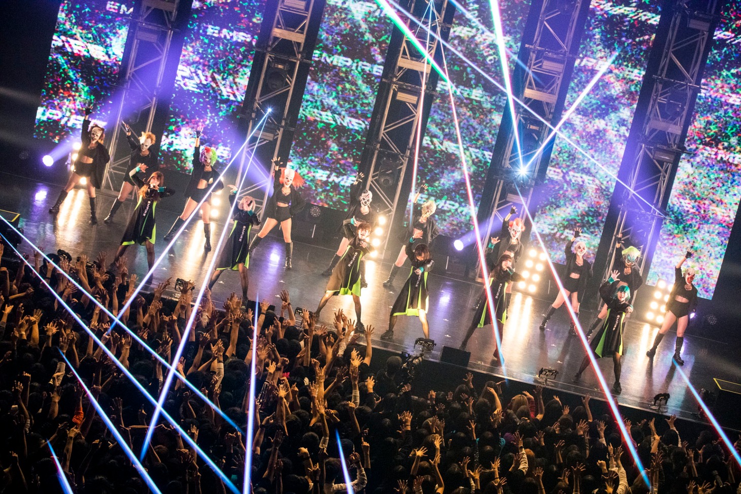 「EMPiRE'S GREAT REVENGE LiVE」の様子。（Photo by sotobayashi kenta）