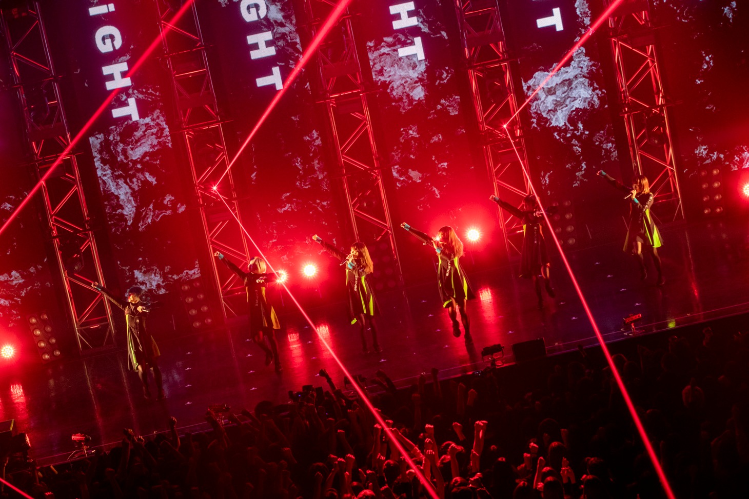 EMPiRE（Photo by sotobayashi kenta）