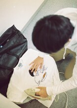 取材直前、クリープハイプのTシャツにアイロンをかけるほしのディスコ。