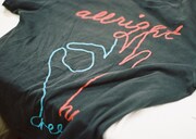 「キングオブコント2017」の決勝ステージで着用していた“all right”Tシャツ。