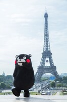 パリ滞在中のくまモン。（撮影：宮井正樹）