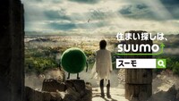 YOSHIKI出演「SUUMO」新CMのワンシーン。