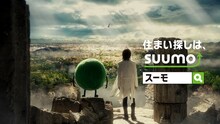 YOSHIKI出演「SUUMO」新CMのワンシーン。