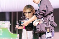 YOSHIKI出演「SUUMO」新CMのメイキングシーン。