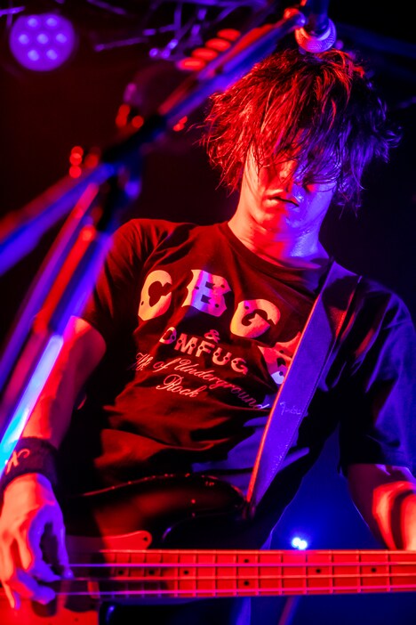 田淵智也（B）（Photo by Viola Kam [V'z Twinkle]）