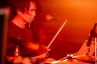 鈴木浩之（Dr）（Photo by Viola Kam [V'z Twinkle]）