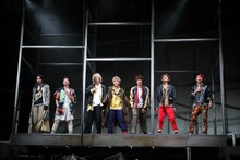 舞台「7ORDER」の様子。