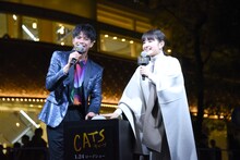 森崎ウィン（PRIZMAX）と葵わかな。