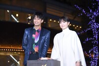 森崎ウィン（PRIZMAX）と葵わかな。