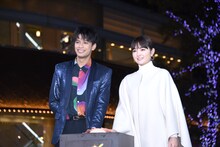 森崎ウィン（PRIZMAX）と葵わかな。