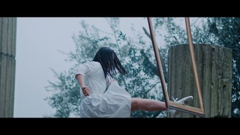 STU48「無謀な夢は覚めることがない」ミュージックビデオのワンシーン。(c)STU/KING RECORDS