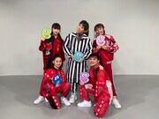 AIとバックダンサー。