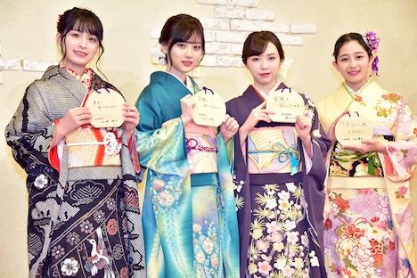 左から大園桃子、山下美月、渡辺みり愛、向井葉月。