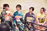 左から大園桃子、山下美月、渡辺みり愛、向井葉月。