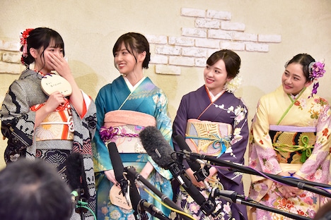 左から大園桃子、山下美月、渡辺みり愛、向井葉月。