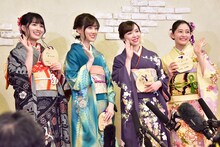 左から大園桃子、山下美月、渡辺みり愛、向井葉月。