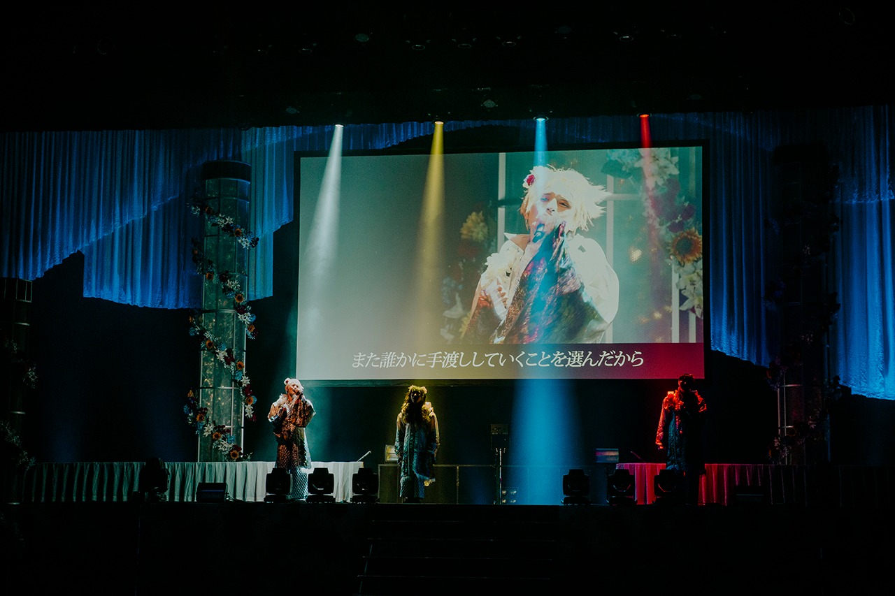 二丁目の魁カミングアウト「『ゲイでもアイドルになれる！』in 中野サンプラザ」の様子。（撮影：タマイシンゴ）