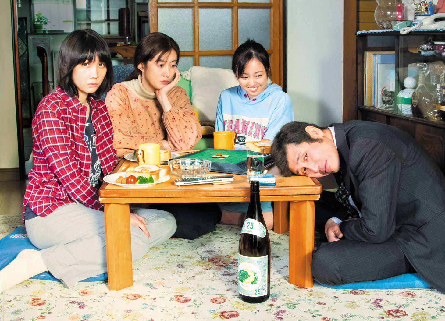 映画「酔うと化け物になる父がつらい」メインビジュアル(c)菊池真理子 / 秋田書店 (c)2019 映画「酔うと化け物になる父がつらい」製作委員会