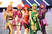 左から平塚日菜、西葉瑞希、上西恵、佐藤日向、鹿目凛。