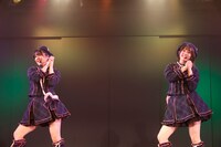 「となりのバナナ」を披露する矢野帆夏、甲斐心愛。(c)STU