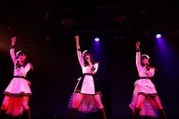 「キリギリス人」を披露する福田朱里、瀧野由美子、石田みなみ。(c)STU