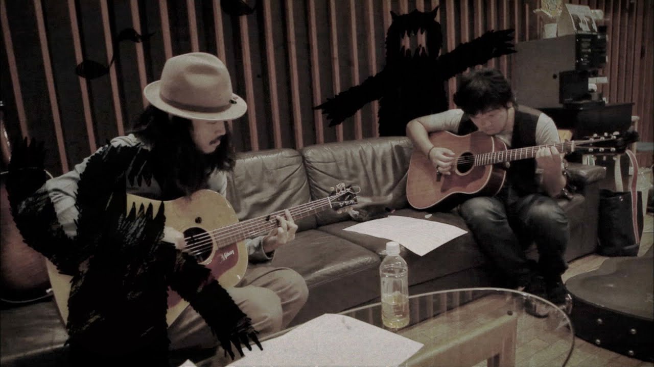 大橋トリオ「モンスター feat. 秦基博」ミュージックビデオのワンシーン。