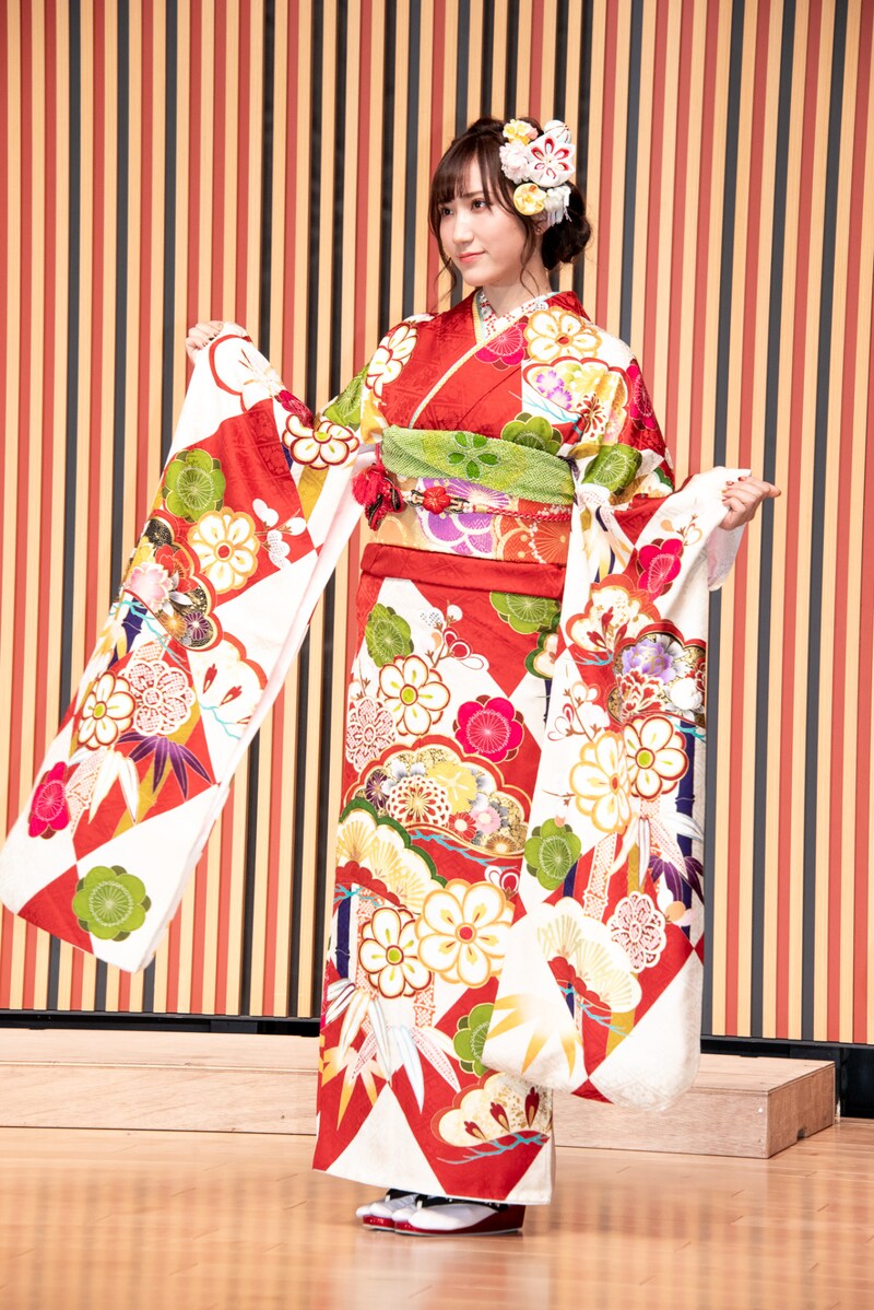 今年のAKB48グループの成人式に出席した際の西澤瑠莉奈。