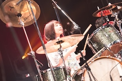 神聖かまってちゃん ちばぎん涙のラストライブ の子が30年前に盗んだキラカード返す ライブレポート 写真12枚 音楽ナタリー